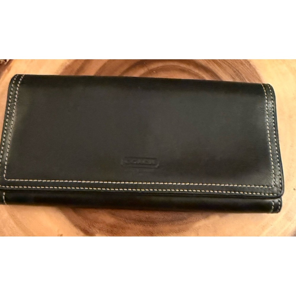 Coach black Soho Large Glove Tanned Leather Wallet Contrast, White Stitching
